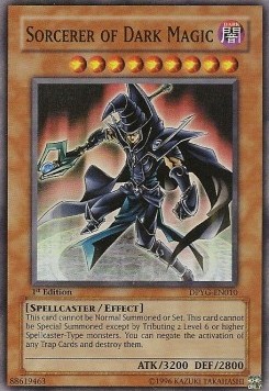 Sorcerer of Dark Magic (V.1 - Super Rare)